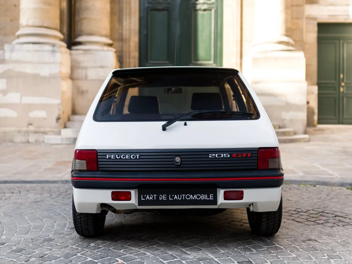 Peugeot 205 GTi 1984 – 1998 Хэтчбек 3 дв. — photo 3