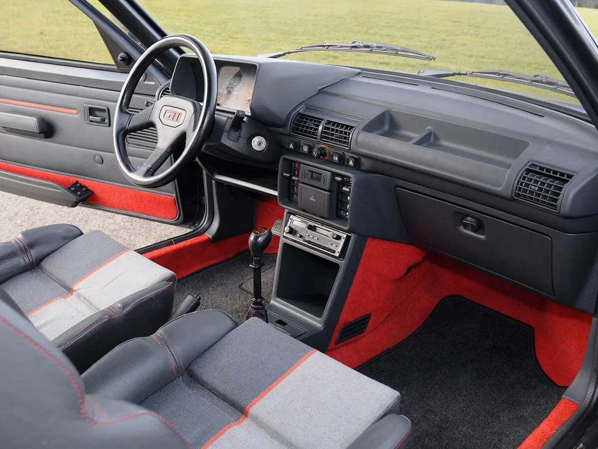 Peugeot 205 GTi 1984 – 1998 Хэтчбек 3 дв. — photo 6