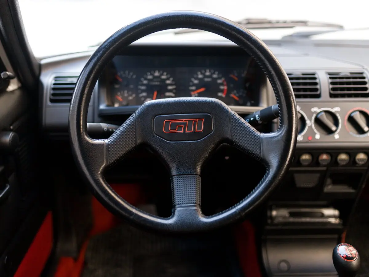Peugeot 205 GTi 1984 – 1998 Хэтчбек 3 дв. — photo 9