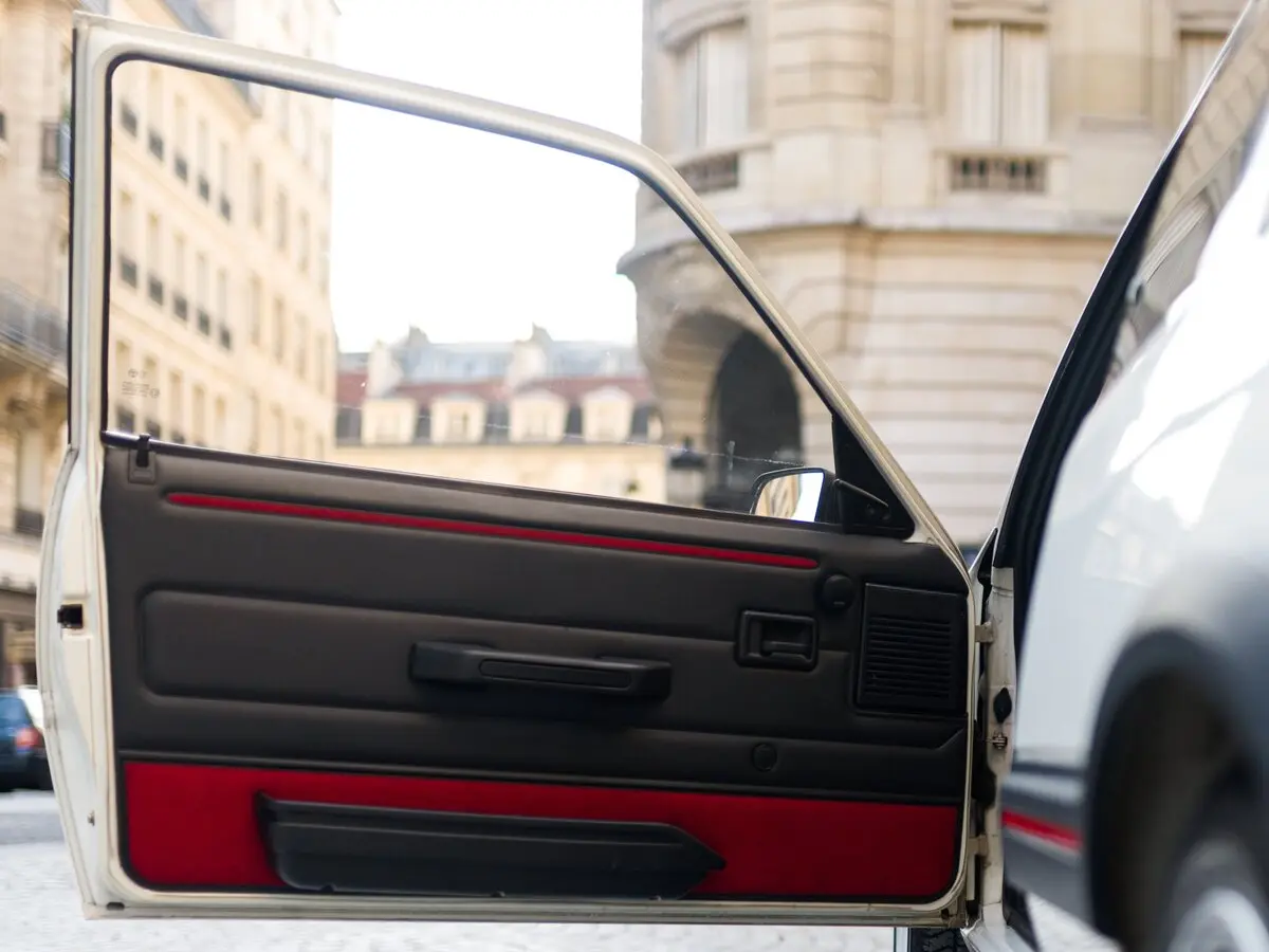 Peugeot 205 GTi 1984 – 1998 Хэтчбек 3 дв. — photo 11