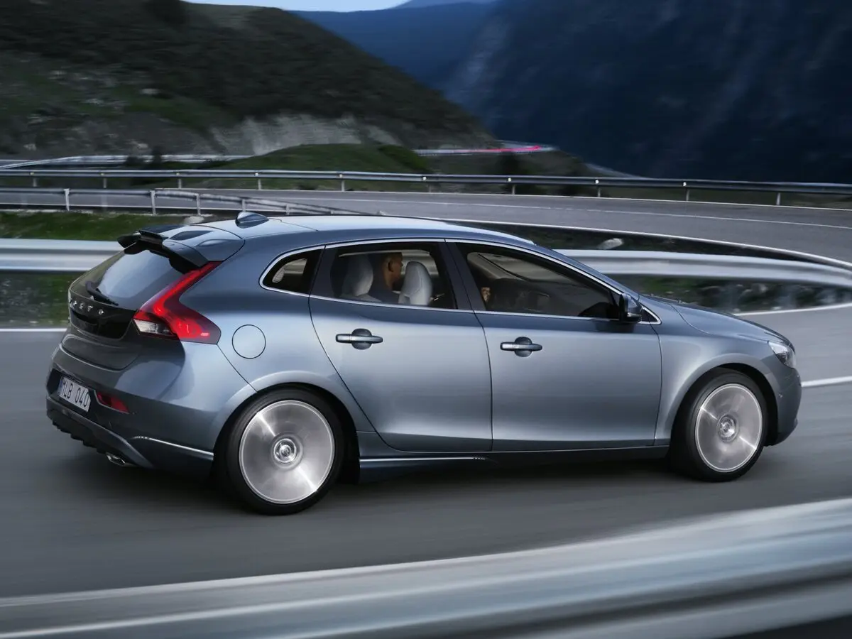 Volvo V40 II Хэтчбек 5 дв. — сүрөт 2