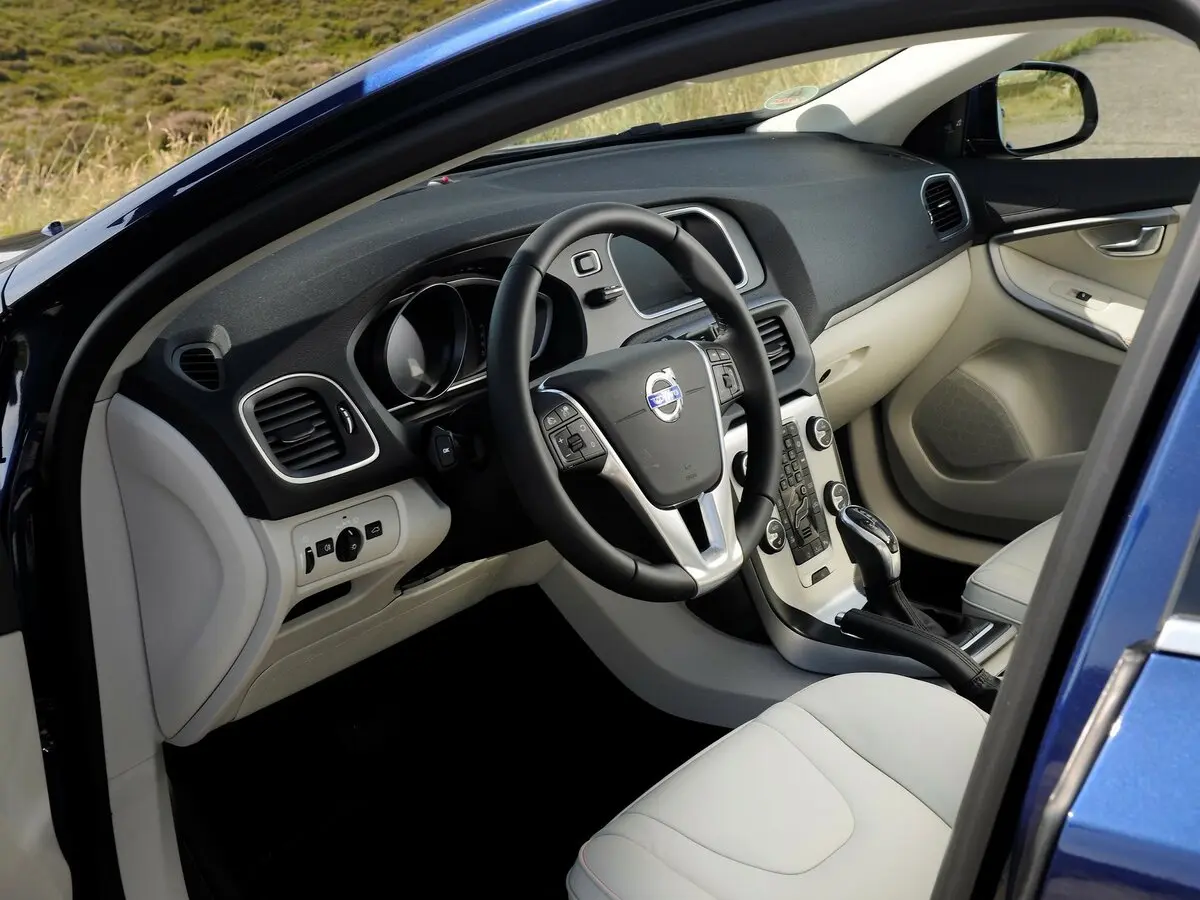 Volvo V40 II Хэтчбек 5 дв. — сүрөт 8