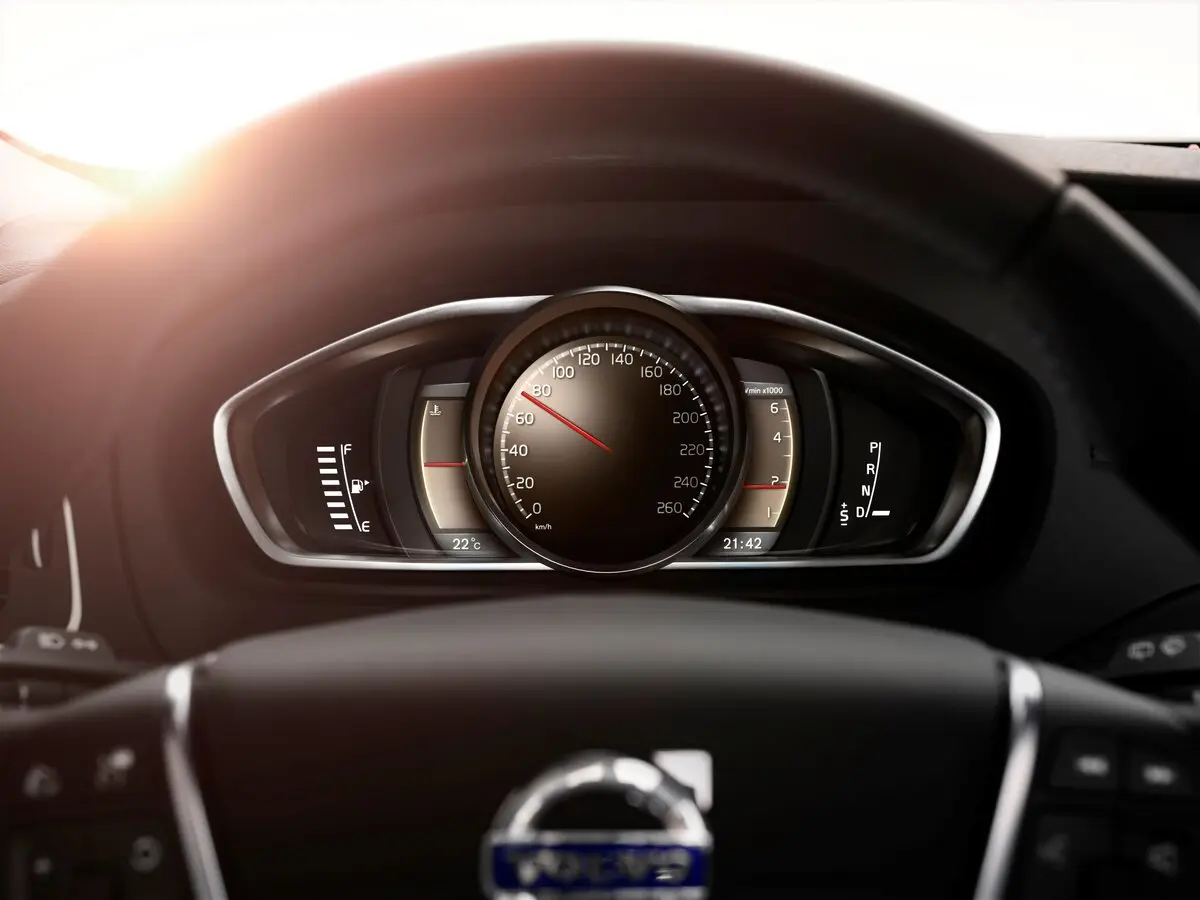 Volvo V40 II Хэтчбек 5 дв. — сүрөт 9