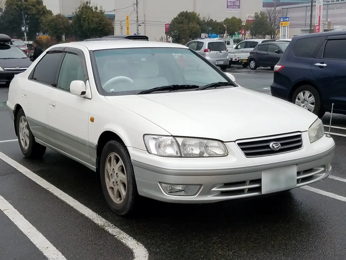 Daihatsu Altis I (SXV20)
