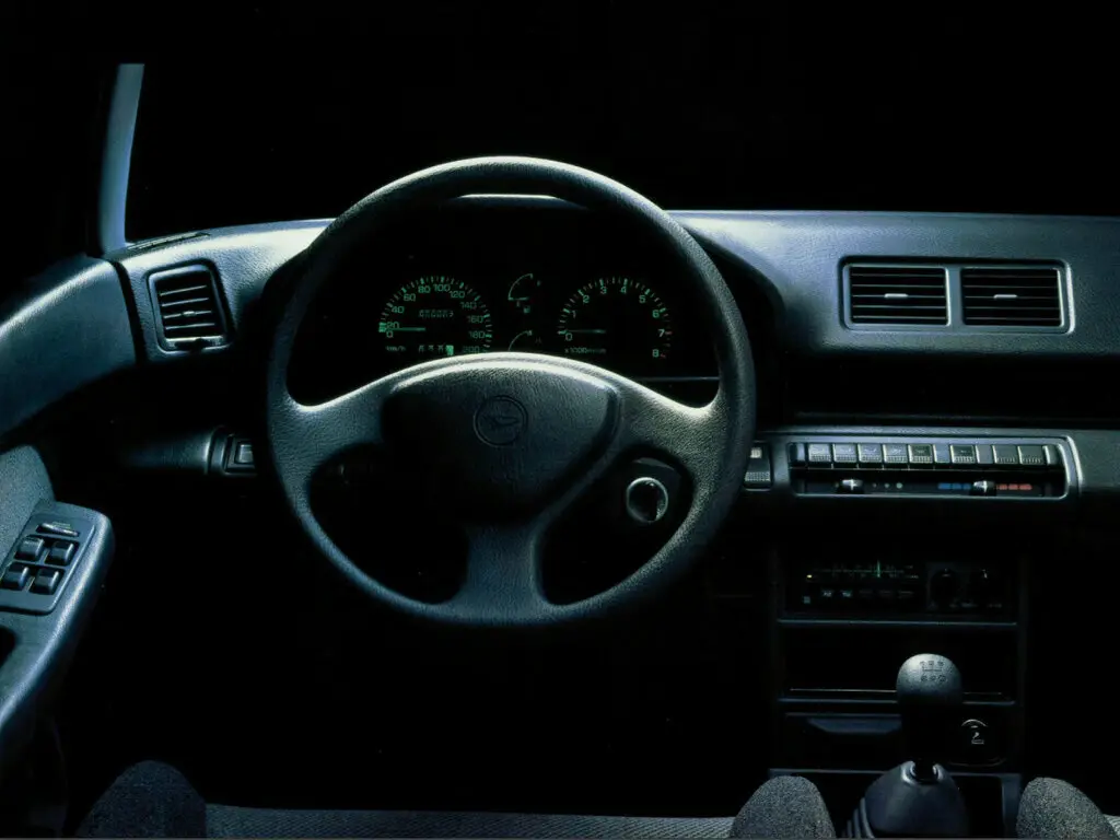 Daihatsu Applause I Лифтбек — photo 3
