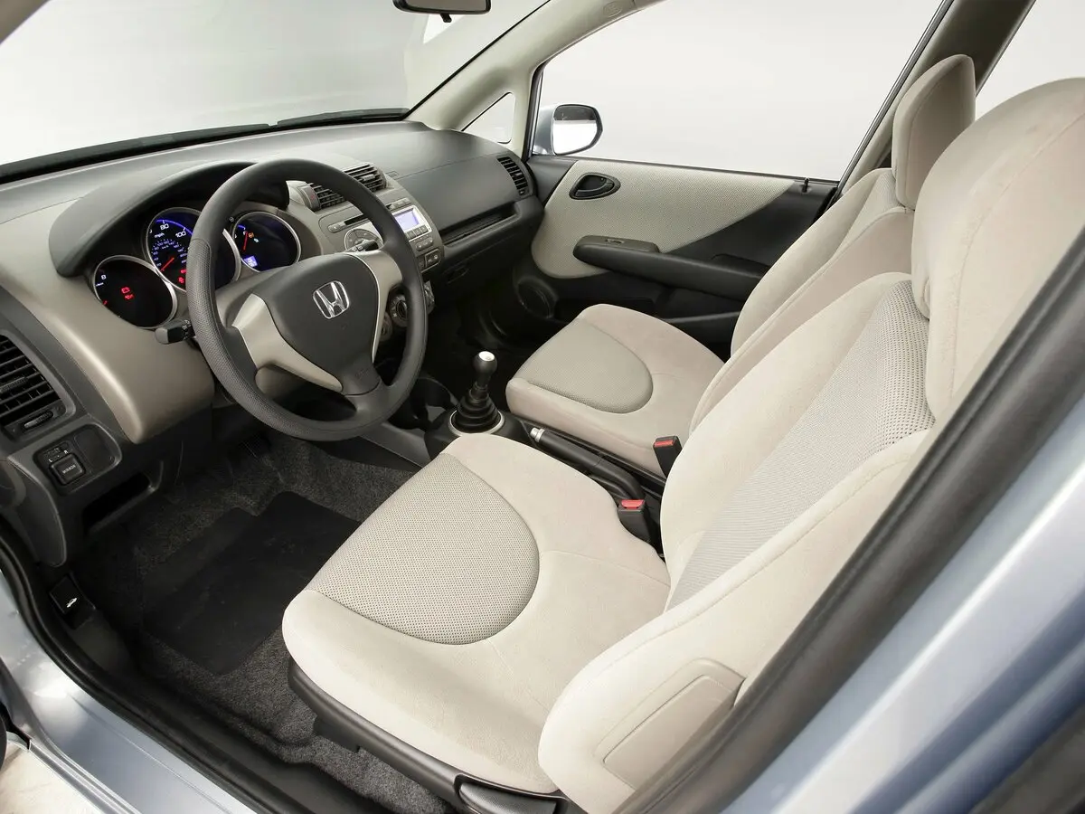 Honda Fit I Хэтчбек 5 дв. — фото 7