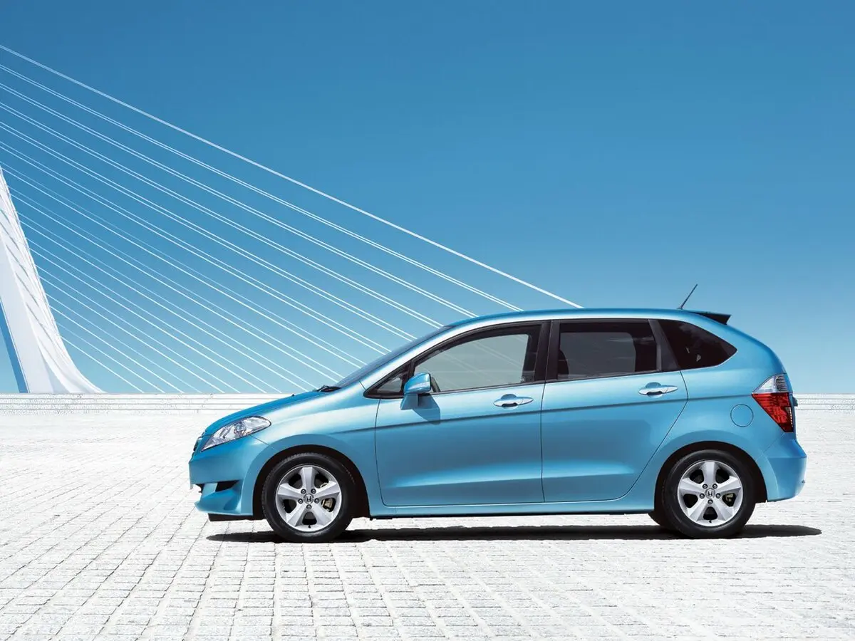 Honda Edix 2004 – 2009 Компактвэн — photo 2