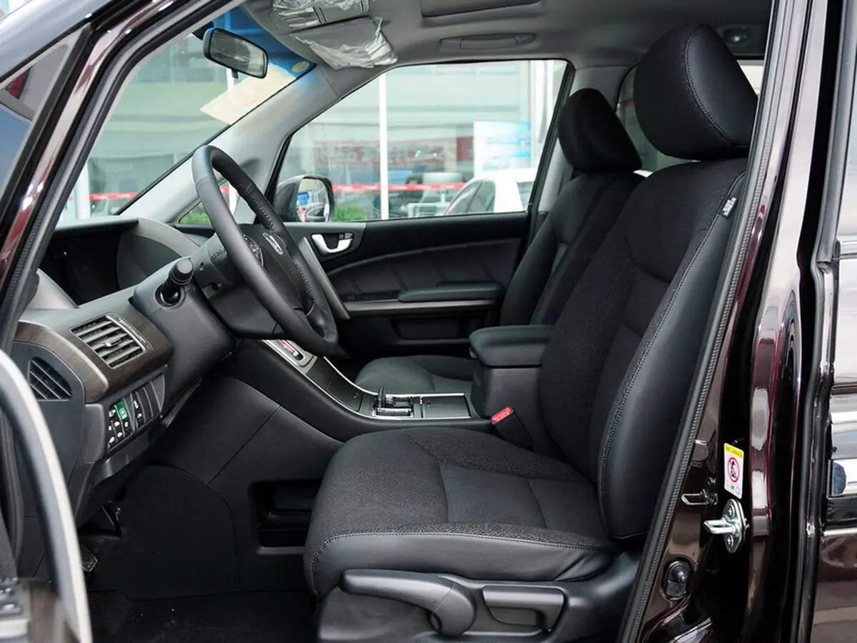Honda Elysion I Рестайлинг Минивэн — фото 8