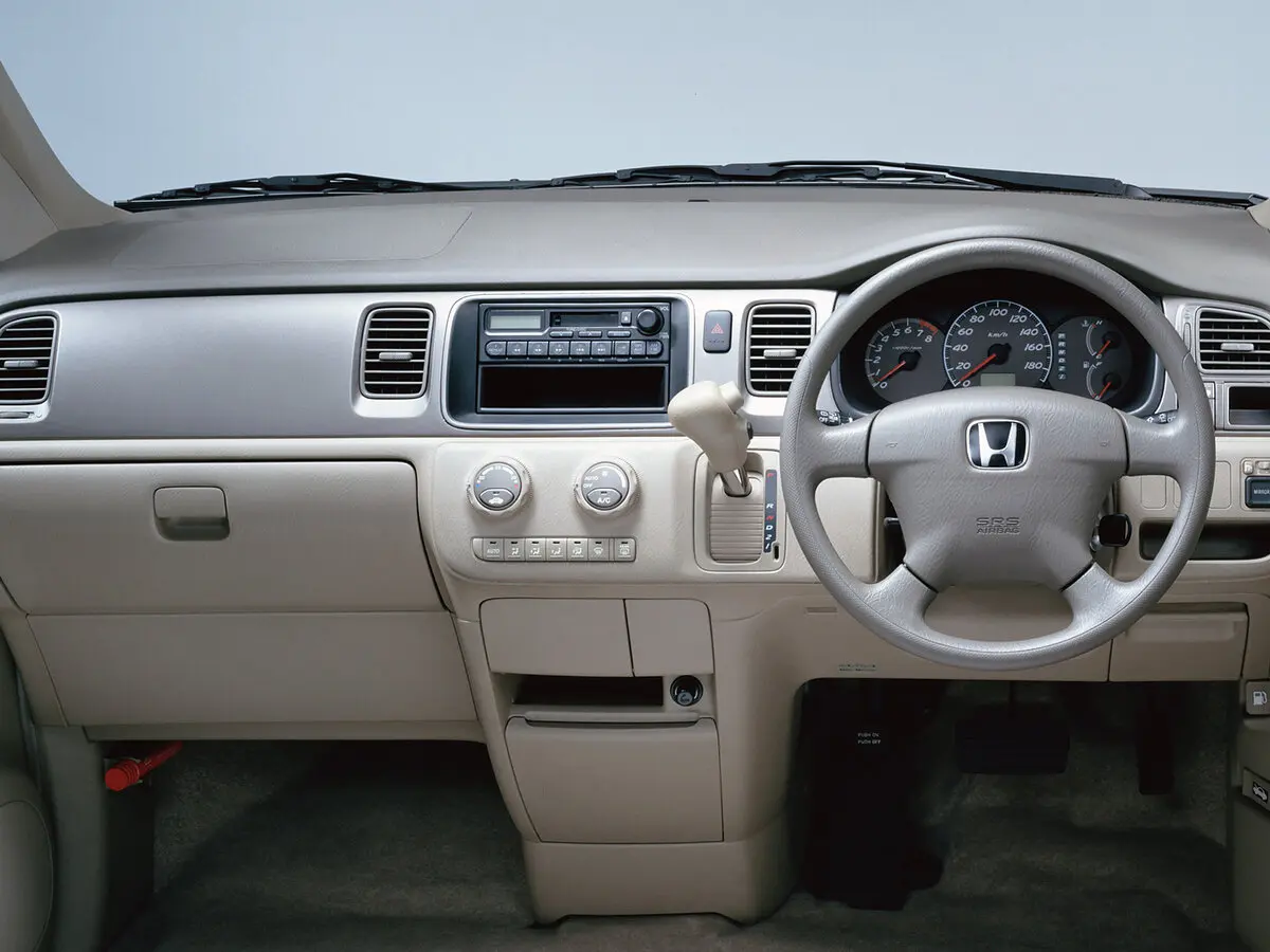 Honda Stepwgn II Минивэн — фото 3