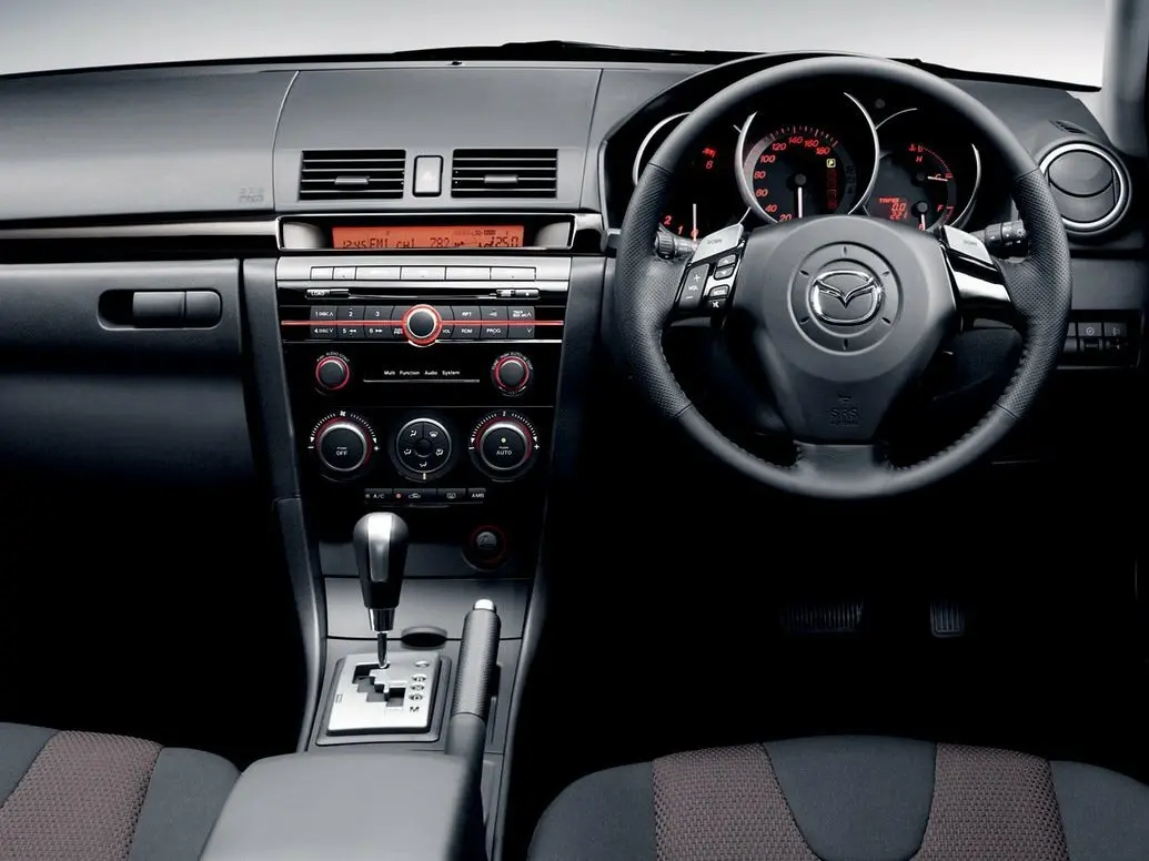 Mazda Axela I Седан — сүрөт 3