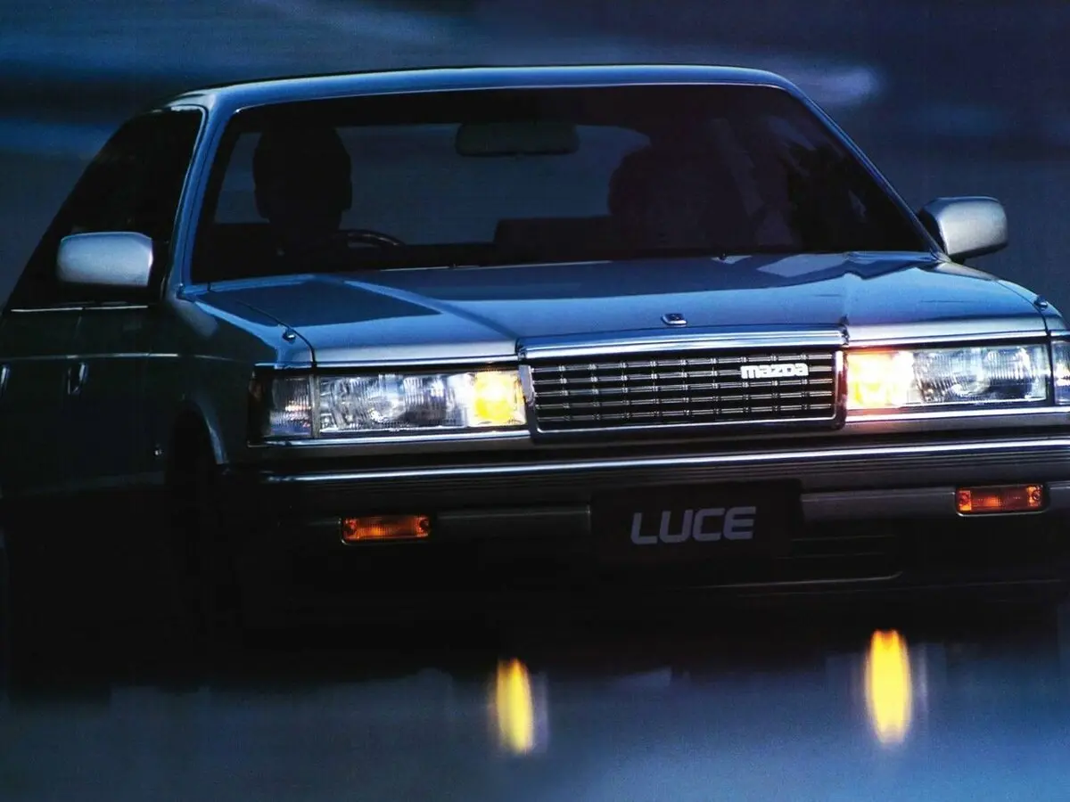 Mazda Luce V Седан — сүрөт 3