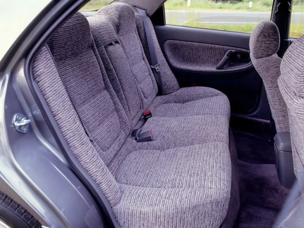 Mazda Cronos 1991 – 1995 Седан — сүрөт 4