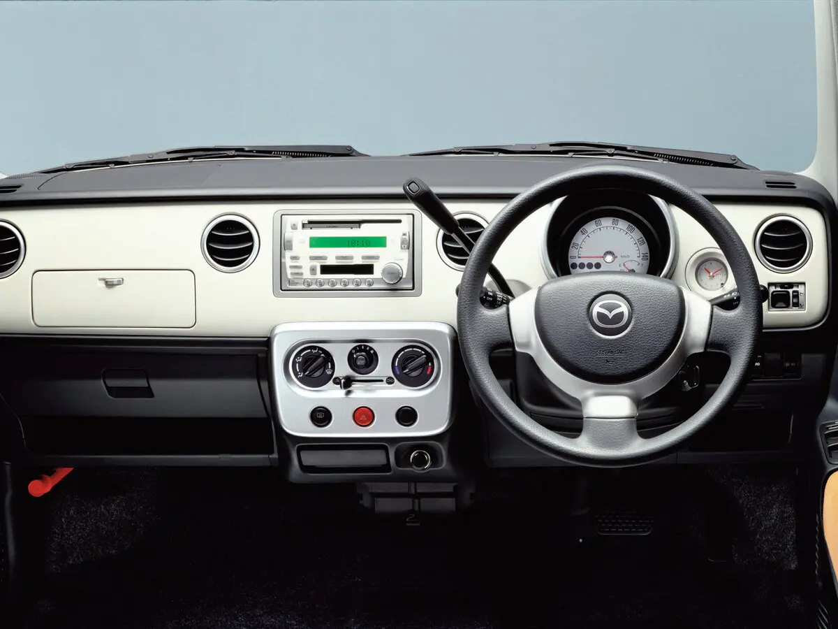 Mazda Spiano 2002 – 2008 Хэтчбек 5 дв. — 照片 4