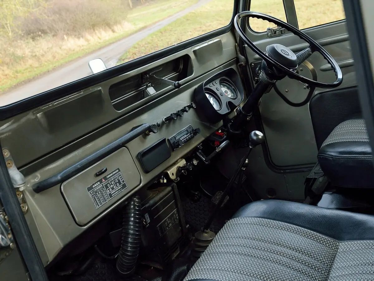 Mitsubishi Jeep J 1953 – 1998 Внедорожник 3 дв. — сүрөт 4