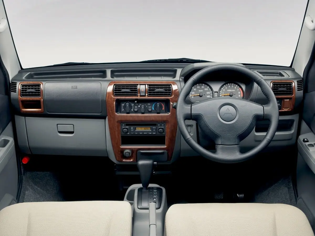 Mitsubishi Town Box I Микровэн — photo 3