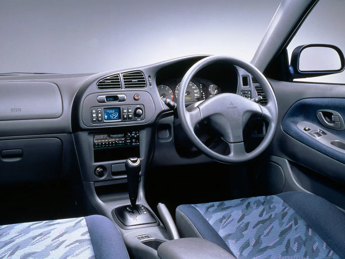 Mitsubishi Mirage V Купе Asti — 照片 3