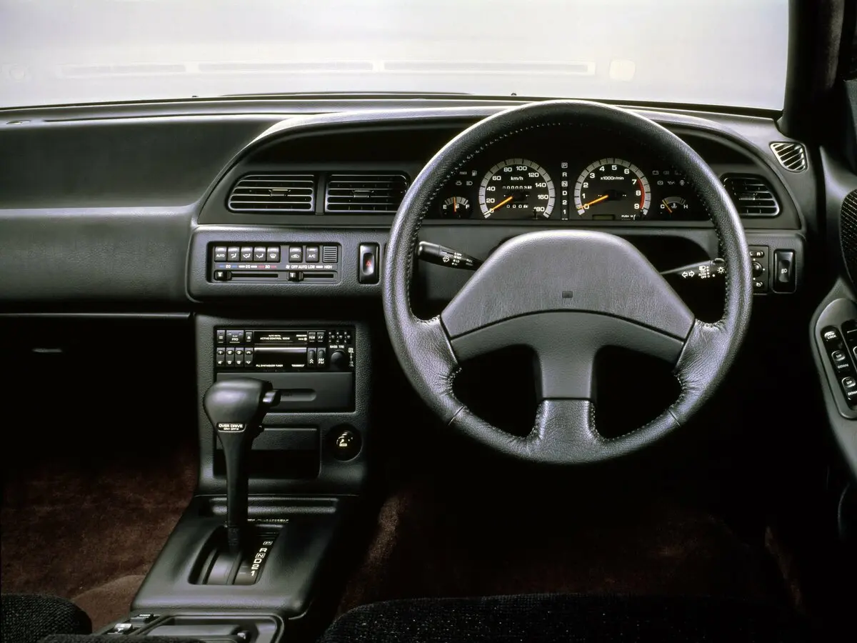 Nissan Cefiro I (A31) Седан — фото 3