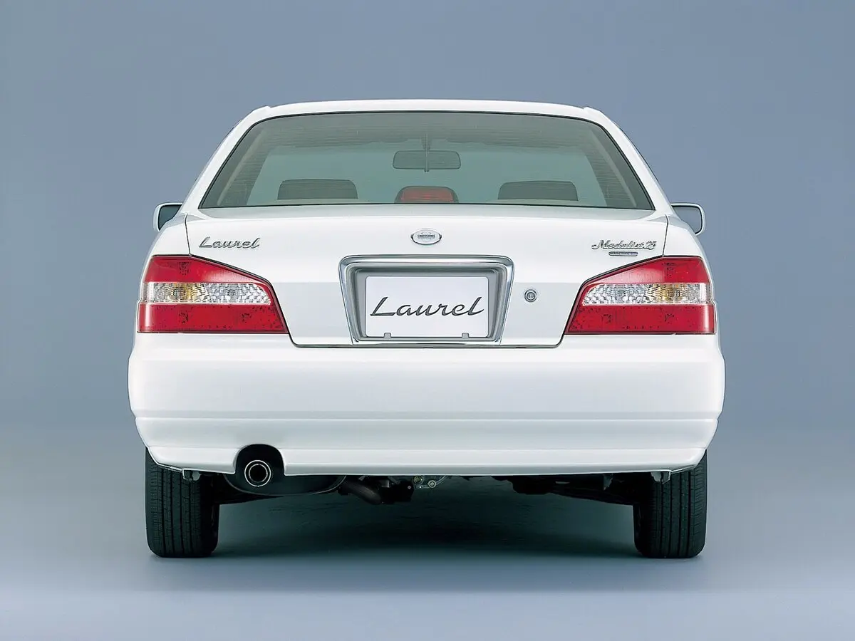Nissan Laurel VIII (C35) Седан — сүрөт 3