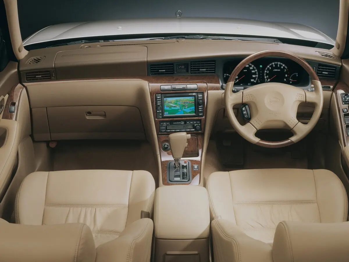 Nissan Laurel VIII (C35) Седан — сүрөт 5
