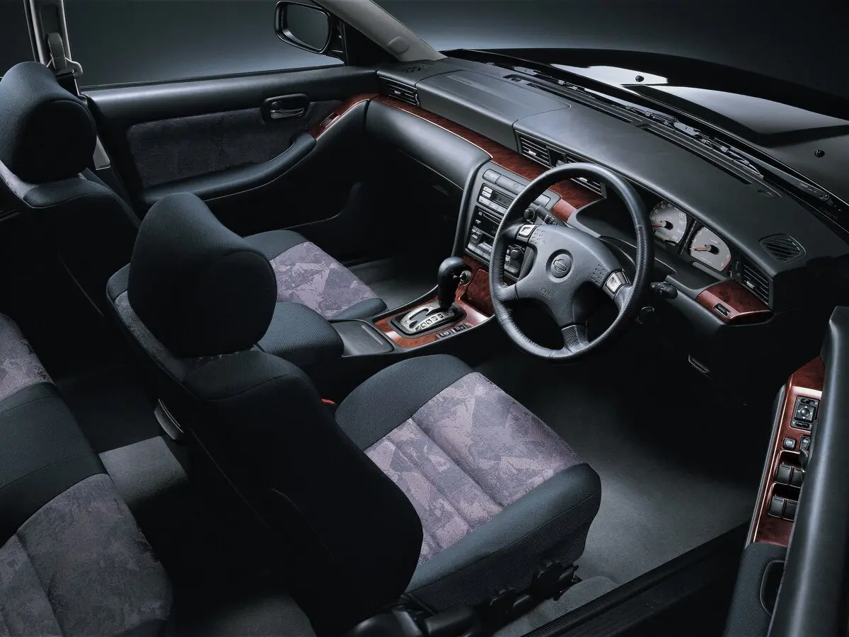 Nissan Laurel VIII (C35) Седан — сүрөт 7