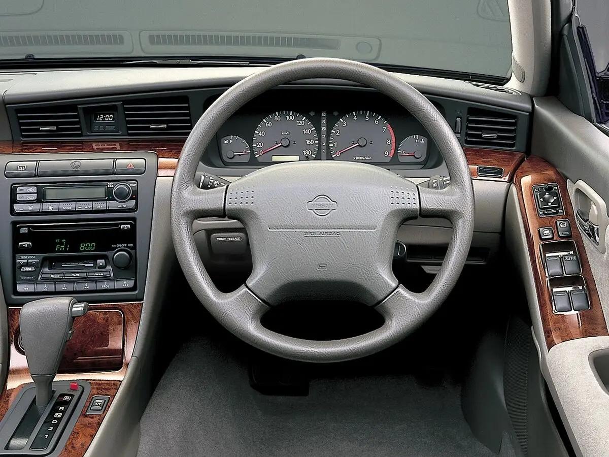 Nissan Laurel VIII (C35) Седан — сүрөт 8