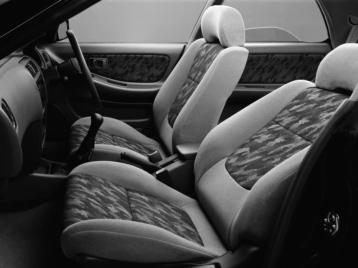 Nissan Presea II Седан — photo 4