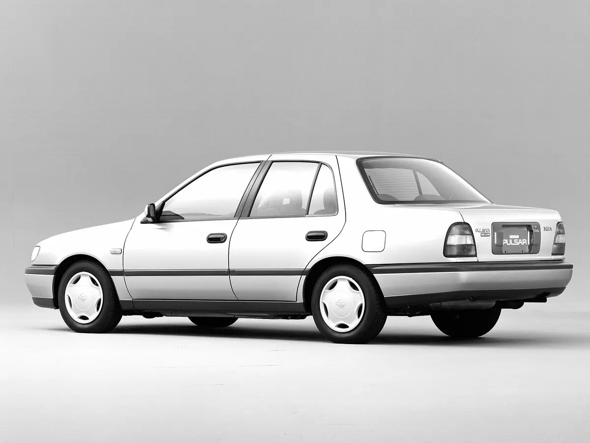 Nissan Pulsar IV (N14) Седан — сүрөт 2
