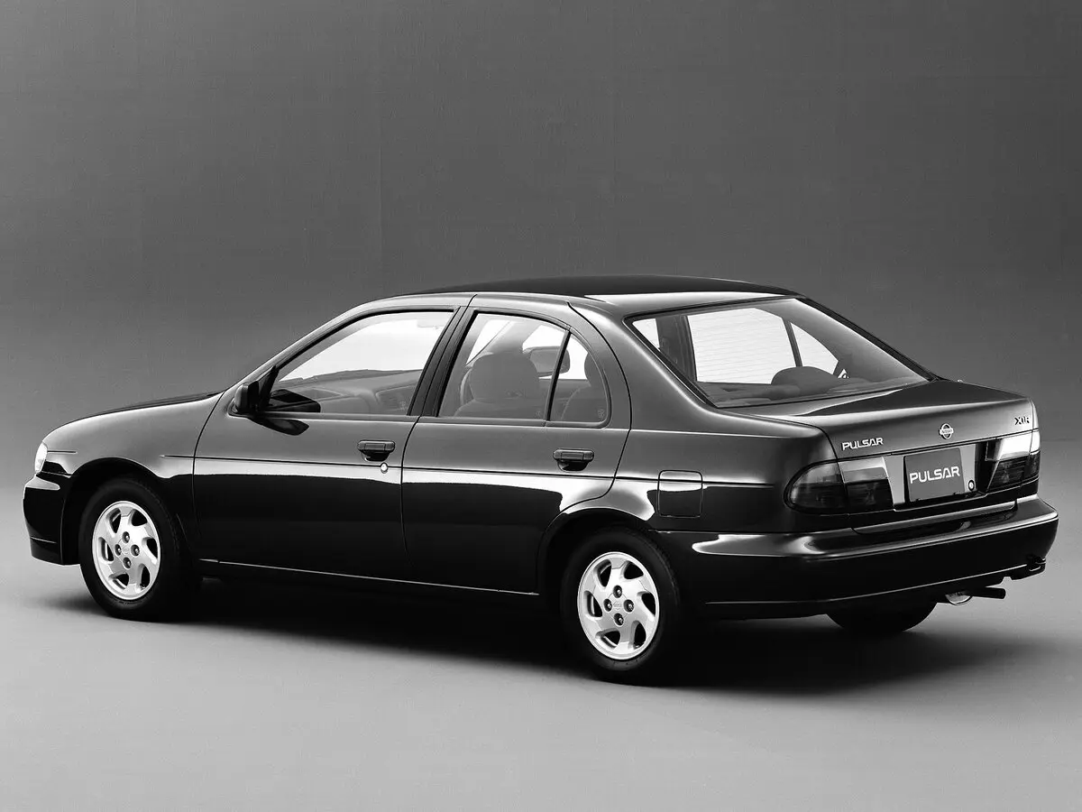 Nissan Pulsar V (N15) Седан — сүрөт 2