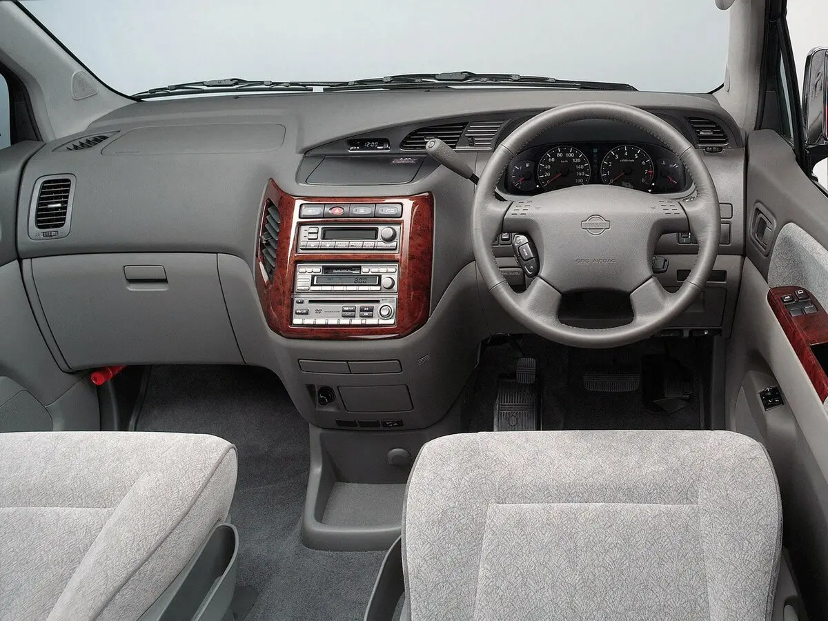Nissan Elgrand I (E50) Минивэн Caravan Elgrand — сүрөт 4
