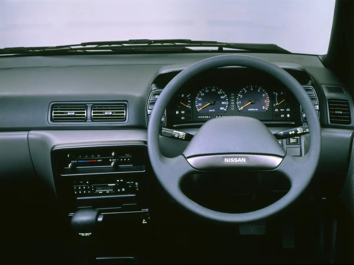 Nissan Prairie II (M11) Компактвэн — сүрөт 3