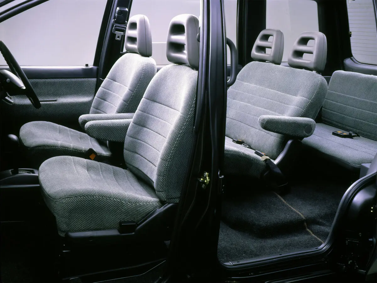 Nissan Prairie II (M11) Компактвэн — сүрөт 4