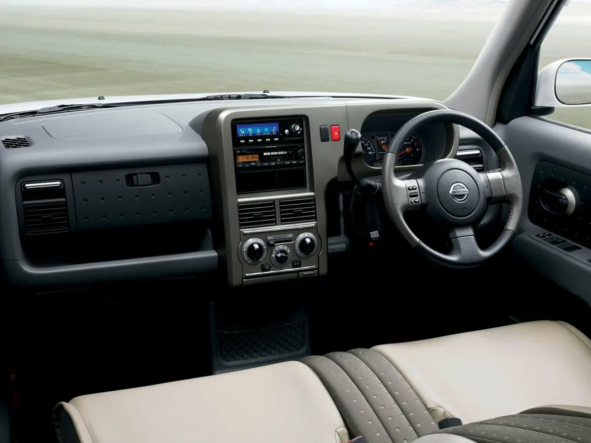 Nissan Cube II (Z11) Компактвэн — сүрөт 6