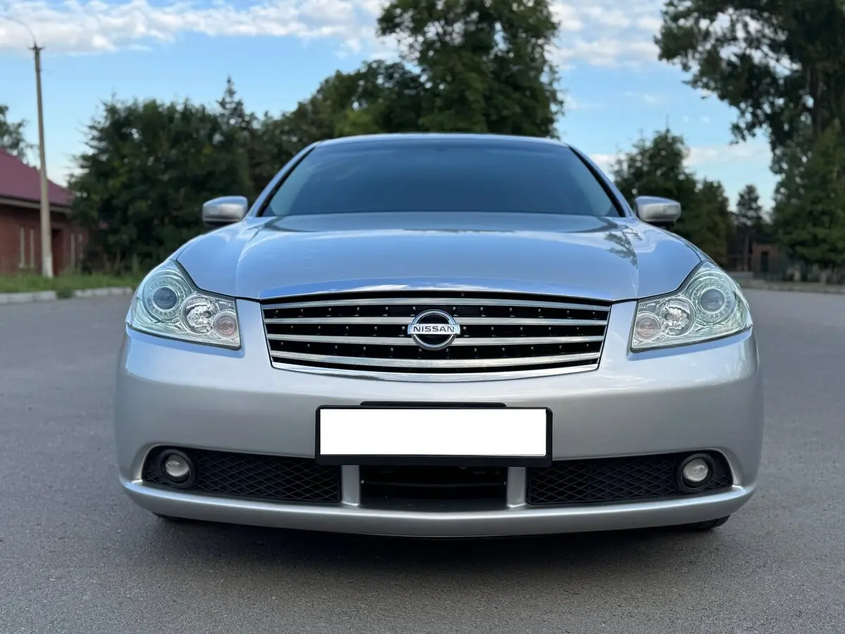 Nissan Fuga I Седан — 照片 3