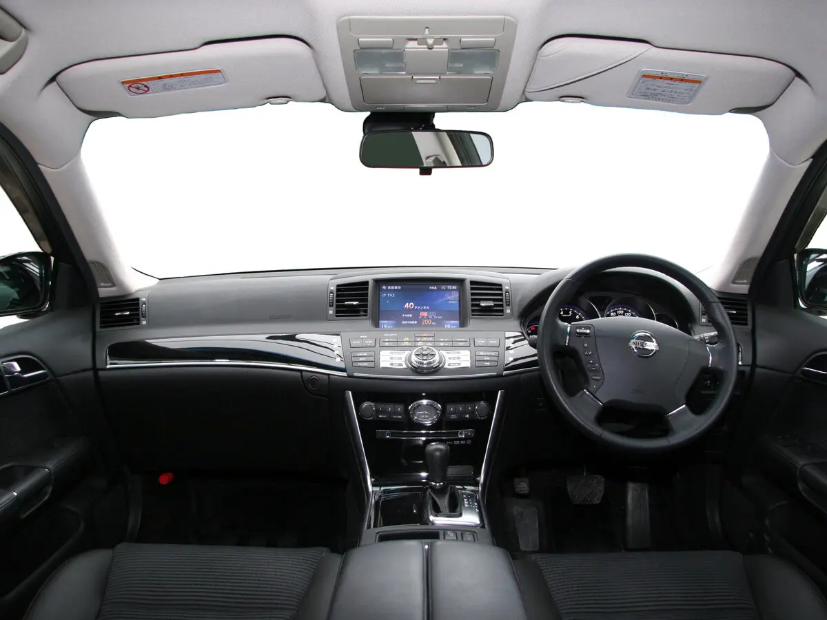 Nissan Fuga I Седан — 照片 6