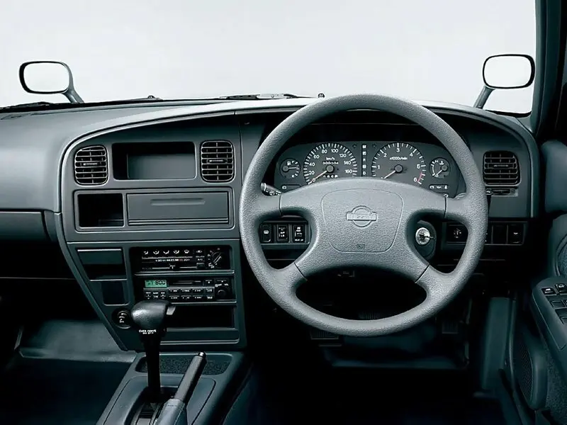 Nissan Crew 1993 – 2009 Седан — сүрөт 4