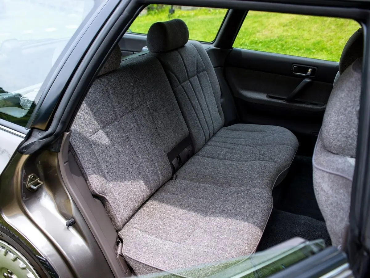 Subaru Legacy I Универсал 5 дв. — фото 9