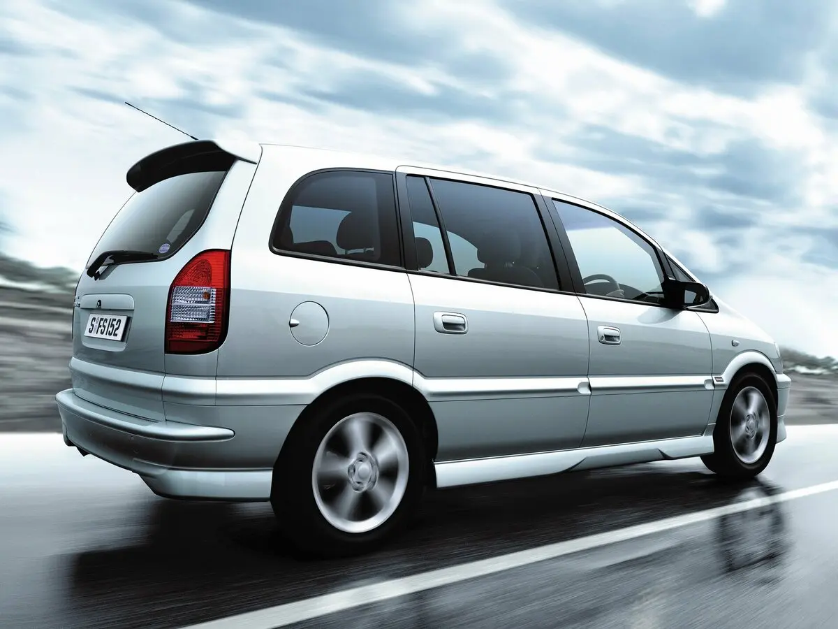 Subaru Traviq 2001 – 2004 Компактвэн — photo 3