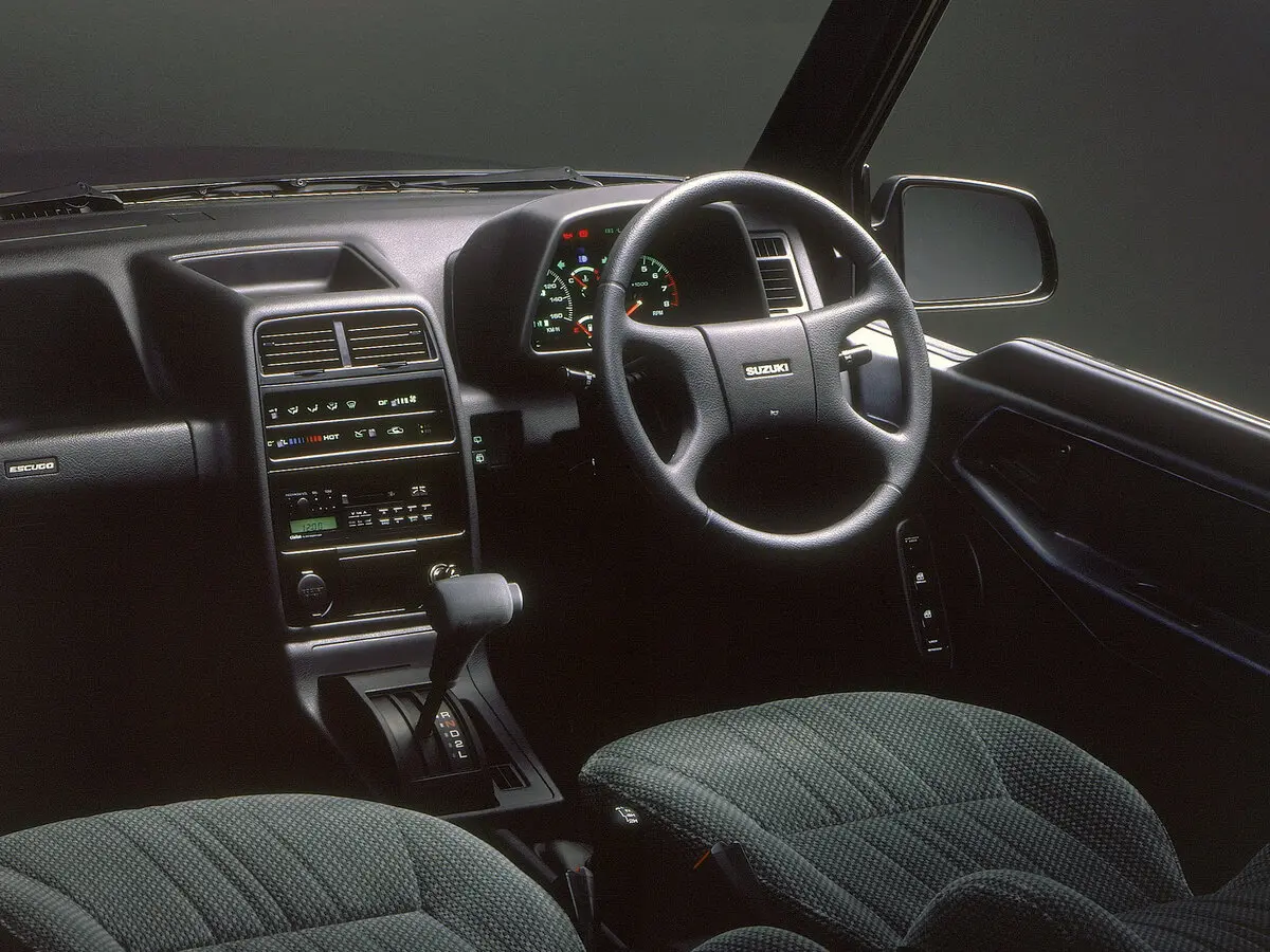Suzuki Escudo I Внедорожник 3 дв. — сүрөт 5