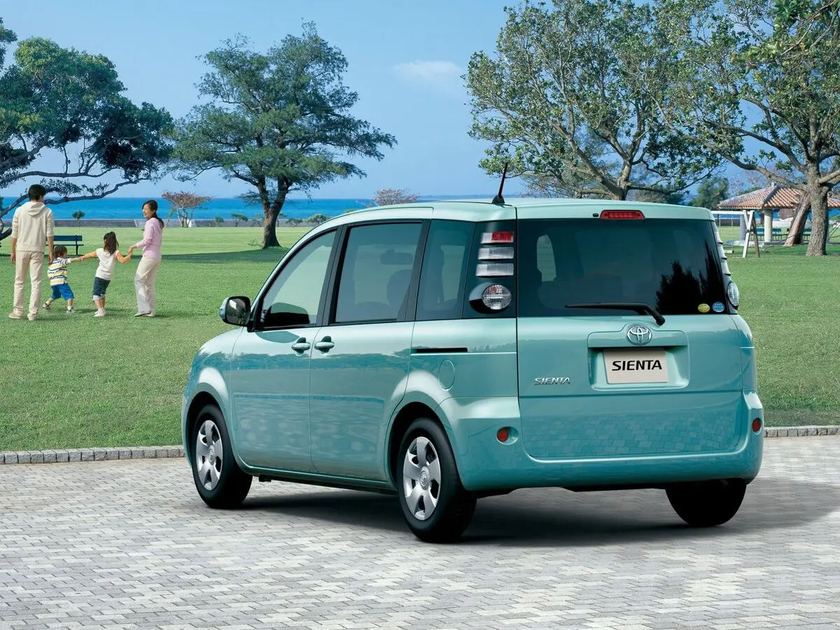 Toyota Sienta I Рестайлинг 1 Компактвэн — фото 2