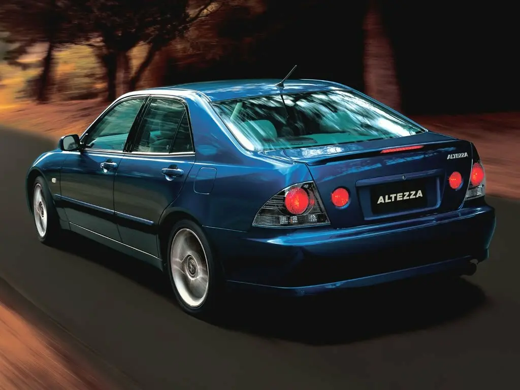 Toyota Altezza 1998 – 2005 Седан — photo 4