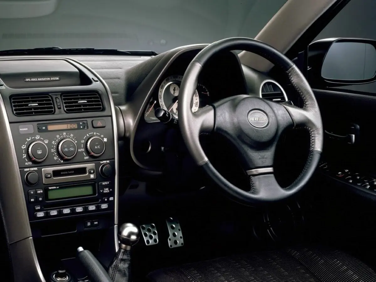 Toyota Altezza 1998 – 2005 Седан — photo 5