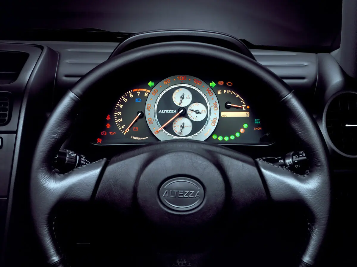 Toyota Altezza 1998 – 2005 Седан — photo 7