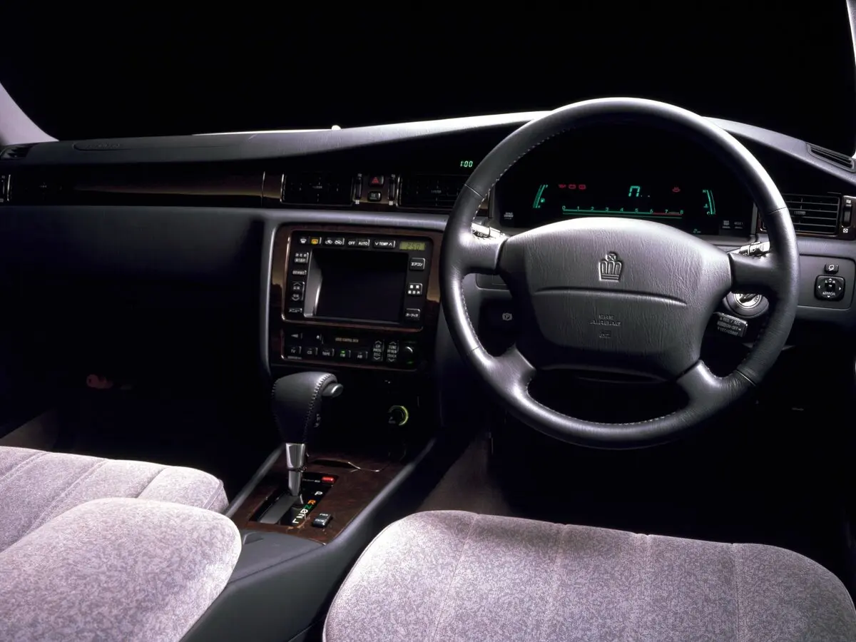 Toyota Crown X (S150) Седан — сүрөт 6