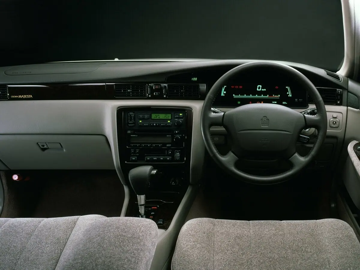 Toyota Crown Majesta II (S150) Седан — фото 6