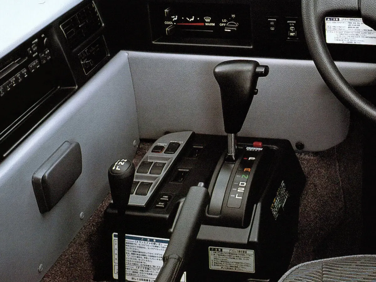 Toyota Mega Cruiser 1995 – 2001 Внедорожник 5 дв. — фото 10