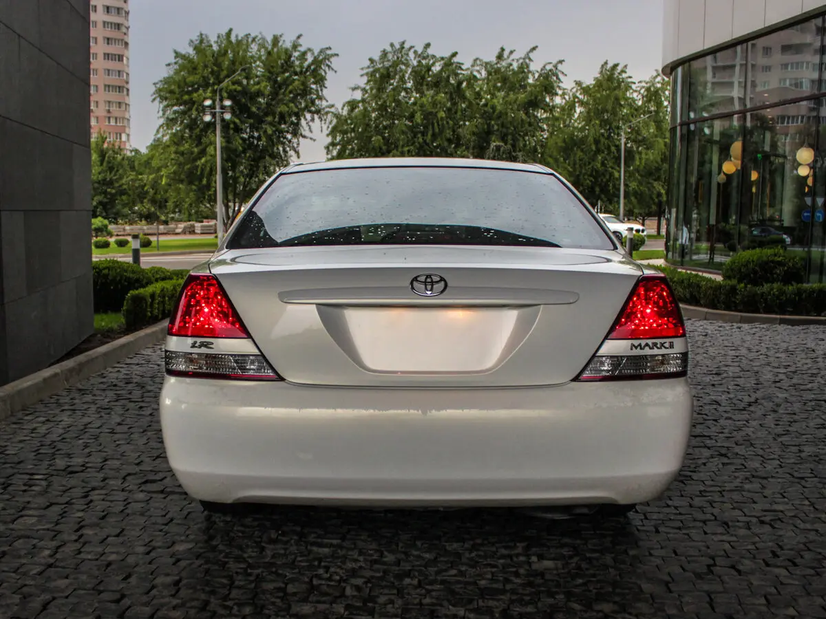 Toyota Mark II IX (X110) Седан — фото 3