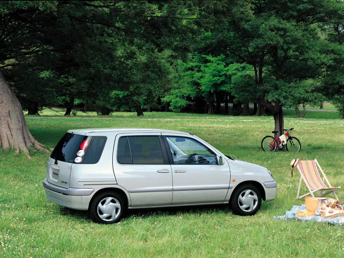 Toyota Raum I Компактвэн — сүрөт 2