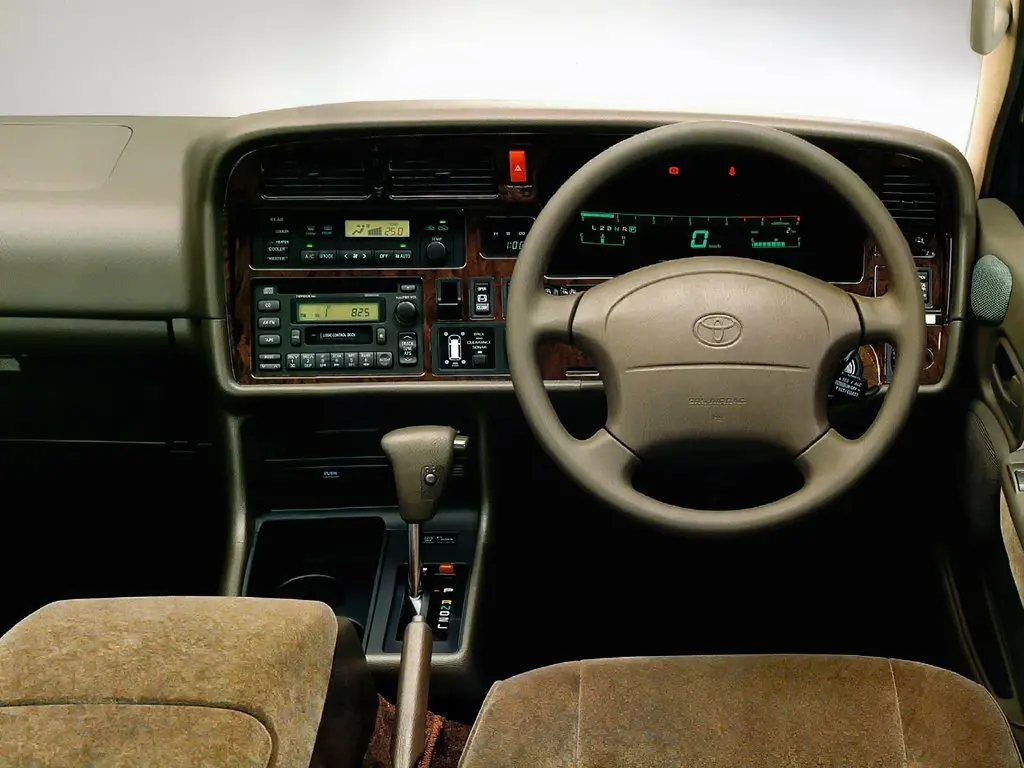 Toyota HiAce H100 Минивэн — 照片 6
