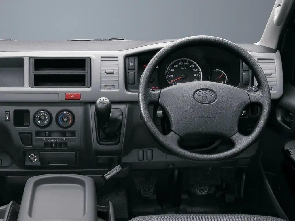 Toyota HiAce H200 Минивэн — сүрөт 5
