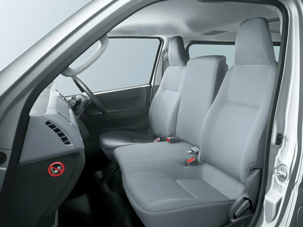 Toyota HiAce H200 Минивэн — сүрөт 6